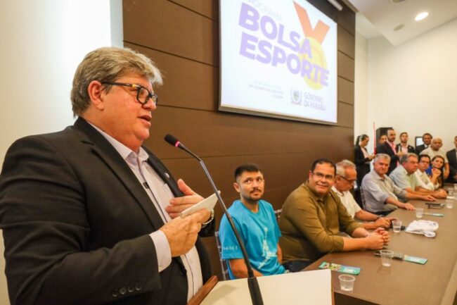 João Azevedo anuncia bolsa atleta